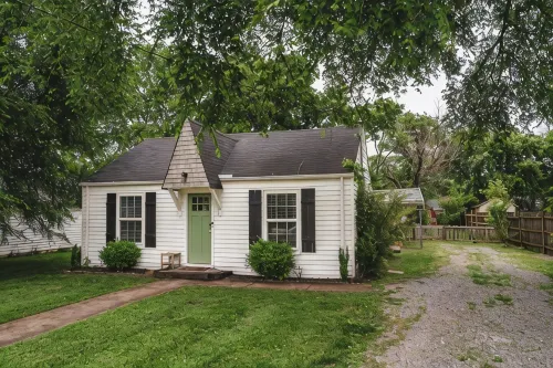 The Bird House – Charming Downtown Lebanon Stay, Pets Welcome! - 3 stjerner