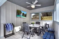 Peaceful vacation retreat on SSI within walking distance of beach & Pier Village - 부티크