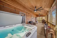 Serenity-A Romantic Secluded Riverfront 1 Level Expansive Log Cabin with Hot-Tub - Chalets