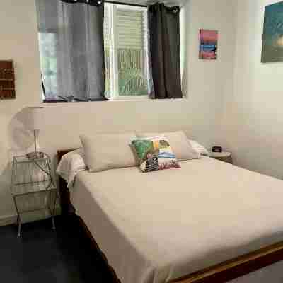 North Shore Garden Hideaway Apartment, No Steps Rooms