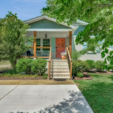 Bright & Cheery Bungalow - Mins to Downtwn Fort Mill