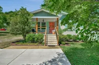 Bright & Cheery Bungalow - Mins to Downtwn Fort Mill - Wifi