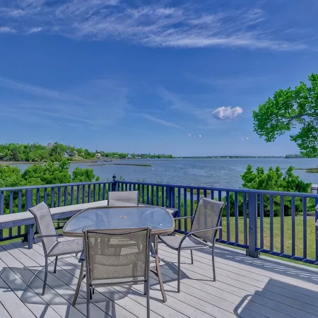 WATERFRONT, gorgeous, PVT DOCK, relax, DOWNTOWN, fish, RETREAT
