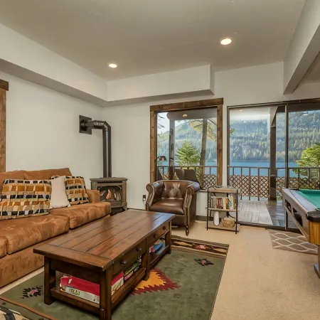 Lakefront Cabin with private pier on Donner Lake