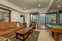 Lakefront Cabin with private pier on Donner Lake - ชาเลต์