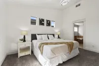 Modern 4BR w/ Hot Tub - Fire Pit - Stylish Stay - Villas