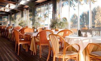 Hotel Treff - Housity
