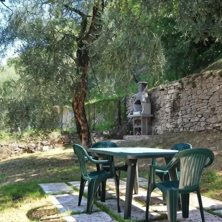 Large and bright apartment, parking and terrace overlooking the lake