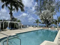 Beautiful 1 Bed Apartment on West Coast - Close to Beach - Pools