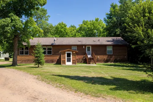 Turtle Lake Retreat: Spacious Seven-Bedroom Home -  Your Ultimate Group Getaway! - Homestays