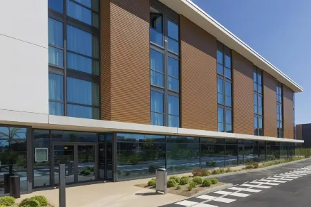 Hôtel Roi Soleil Prestige Plaisir - St Quentin Отели в г. Ивелин