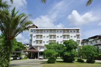 Nana Buri Hotel Hotel dekat Wat Sam Kaeo