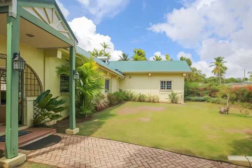 Aqua Bliss 3 Bedroom Home by Bluescape Hotels in Holetown