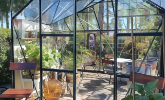 Nymans Bed & Breakfast - Housity