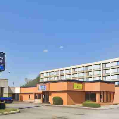 Baymont by Wyndham Youngstown Hotel Exterior