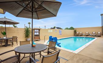 Holiday Inn Express & Suites Costa Mesa