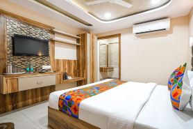 Hotel M V Grand