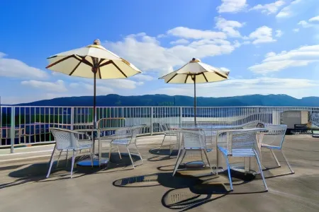 Lulaliya Отели рядом с достопримечательностью «Йонехара- Бич»