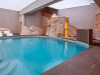 Royal Ours Blanc Boutique Hôtel & Spa - Swimmingpools