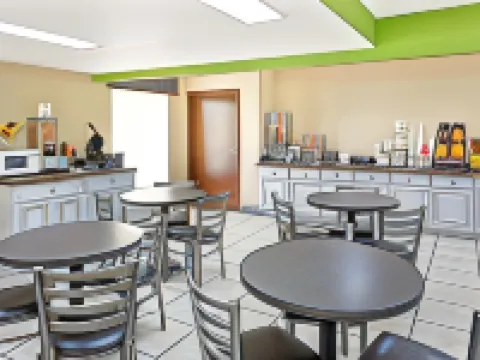 Super 8 by Wyndham Gainesville Hotels in Gainesville