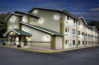 Super 8 by Wyndham Salem VA Hotels in Salem