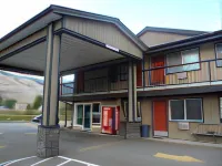 Super 8 by Wyndham Kamloops East - Motels