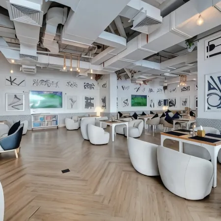 Regency Luxury Suites formerly known as Royal Regency Suites Marina Отели рядом с достопримечательностью «Кинотеатр Roxy JBR»