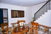 Hotel Don Raul - parkir