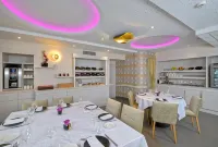 The Originals Boutique Hôtel le Lion dOr Fougères Ouest - プール