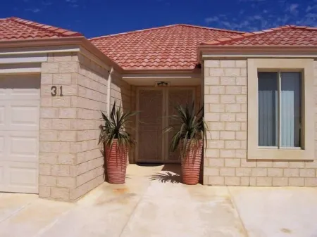 Avalon Bay Beach House Отели в г. Мандурах