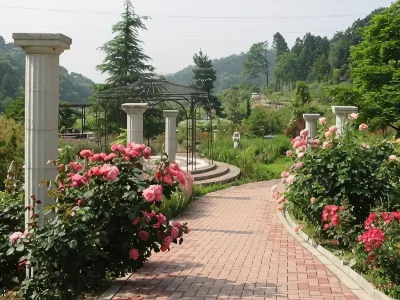 Rokugatsu-No-Mori Chayamatei Hotel in zona Sanoshi Station