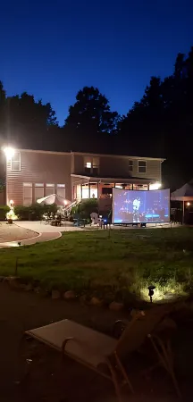 Cardinal Cottage Glamp/sleeps 4