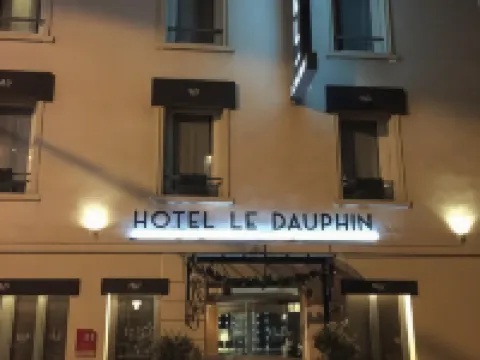 Hotel Dauphin Hotels near La Defense Station