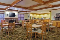 Country Inn & Suites by Radisson, Sycamore, IL - Parking