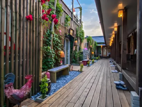 Architect's Cat Hanok - Sindal House Gyeongju Hotels near Yangsanjae