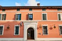 Albergo Trattoria Il Leone Hotels in Suzzara