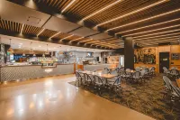 Airlie Beach Hotel - bar