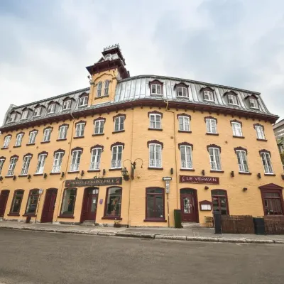 Hotel le Saint-Paul Hotels near Palais Montcalm
