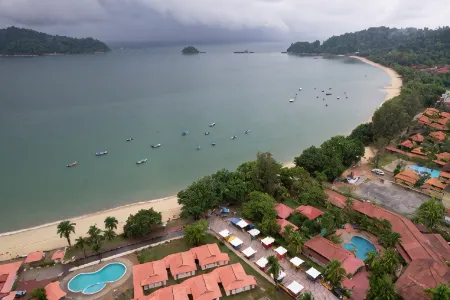 Thara Hotel & Resort Отели в г. Pangkor Laut Island