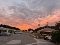 Swell Motel - parking