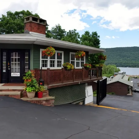 Scotty's Lakeside Resort