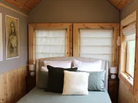 Compass Hut Hotels in Forthside