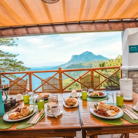 Noni's Resort