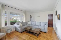 Cozy 2BR Duplex, Dog Friendly, Porch, Walkable, Near Lake Erie & CLE