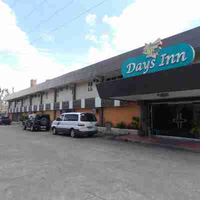 Mo2 Days Inn Hotel Exterior