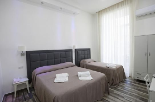 นาโปลี จัตุรัสการิบัลดิ