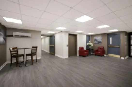 Suburban Studios Milwaukee Airport