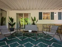 Kid Friendly. Outdoor space. Fully stocked kitchen. Bright and clean. Hotels in Mountain Home
