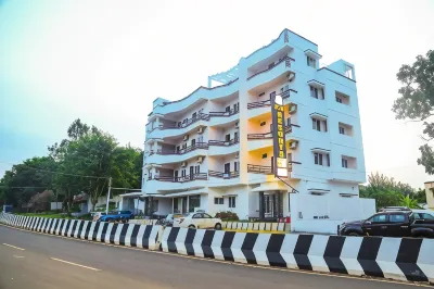 P A Resort Hotels near Fundera park - Birds park