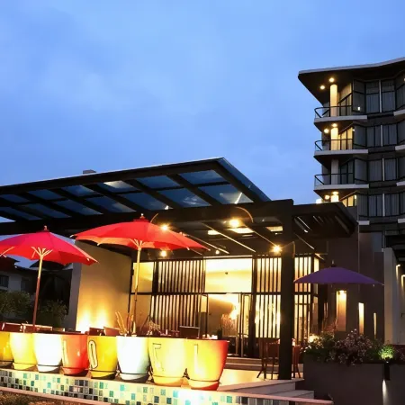 The Sez Hotel Bangsaen Отели рядом с достопримечательностью «Гора Кхао-Саммук»